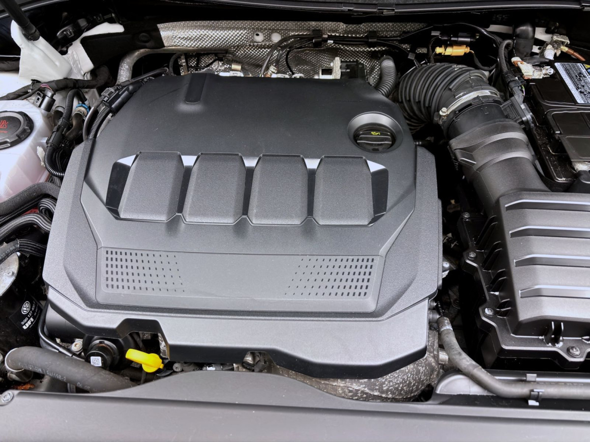 Thumb 17: Volkswagen Tiguan 2.0 TDI DSG ACTIVE AHK KAMERA NAVI PDC