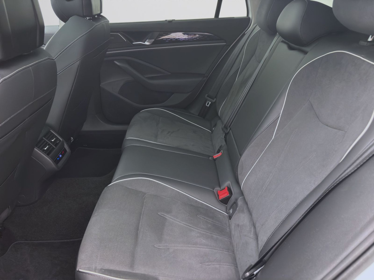 Thumb 15: Volkswagen Passat Variant 2.0 TDI DSG ELEGANCE PANO AHK KAMERA NAVI