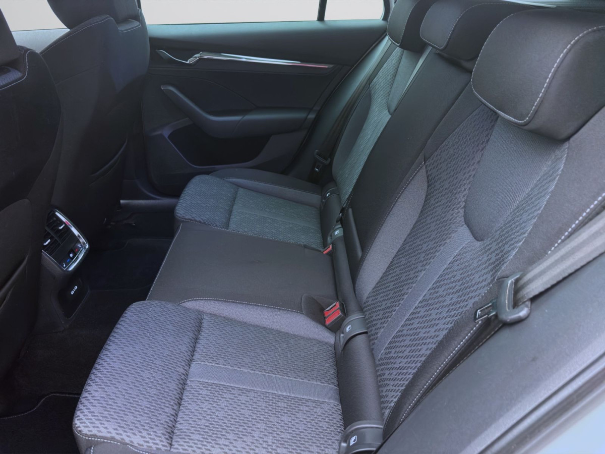 Thumb 15: Škoda Octavia Combi 2.0 TDI DSG STYLE STDHZG NAVI KAMERA AHK