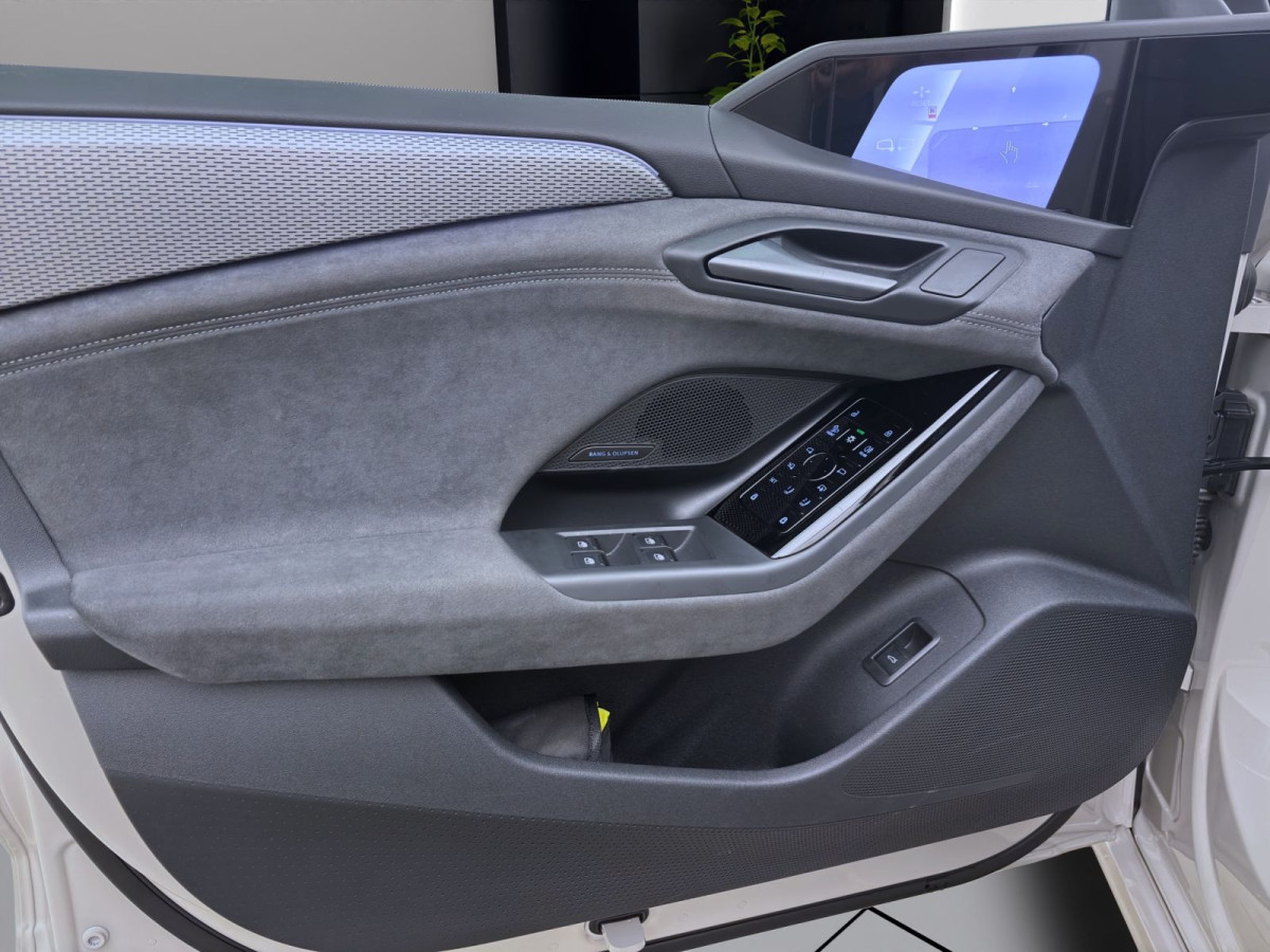 Thumb 10: Audi S6 Avant e-tron Q EDITION ONE BEIGE B&O MATRIX PANO LM21