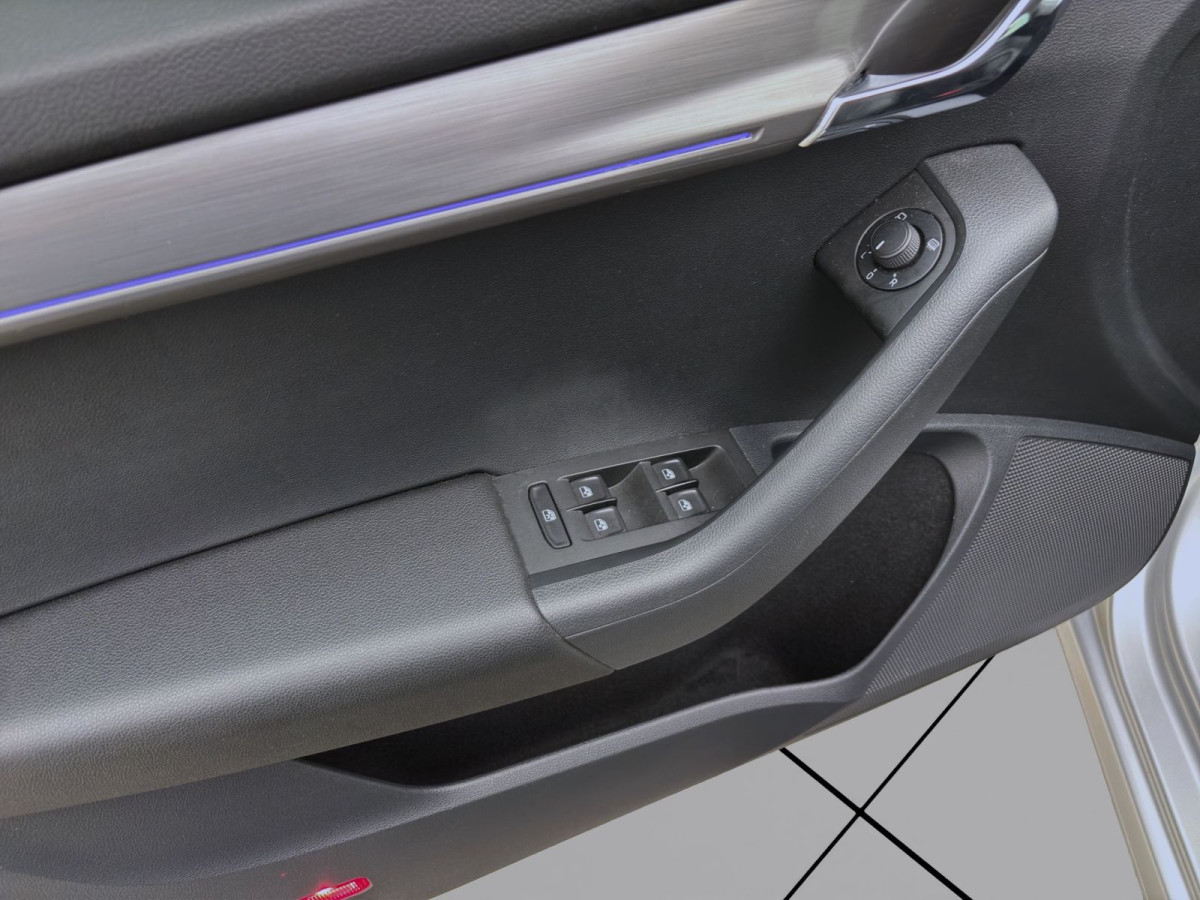 Thumb 10: Škoda Octavia Combi 2.0 TDI DSG 4x4 STYLE AHK NAVI SITZHZG KLIMA
