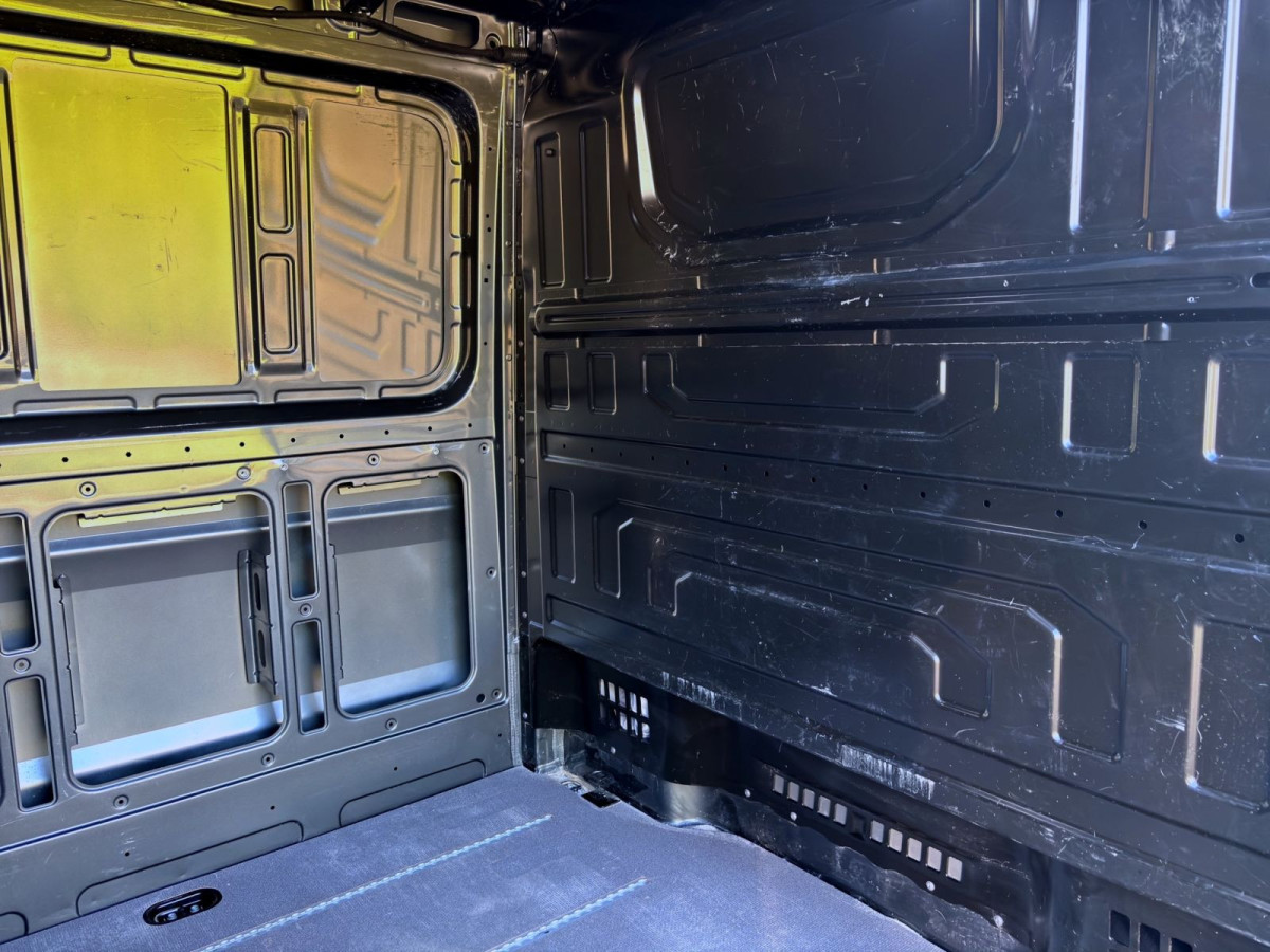 Thumb 18: Volkswagen Crafter 35 Kasten 2.0 TDI MITTELLANG NAVI PDC KAMERA