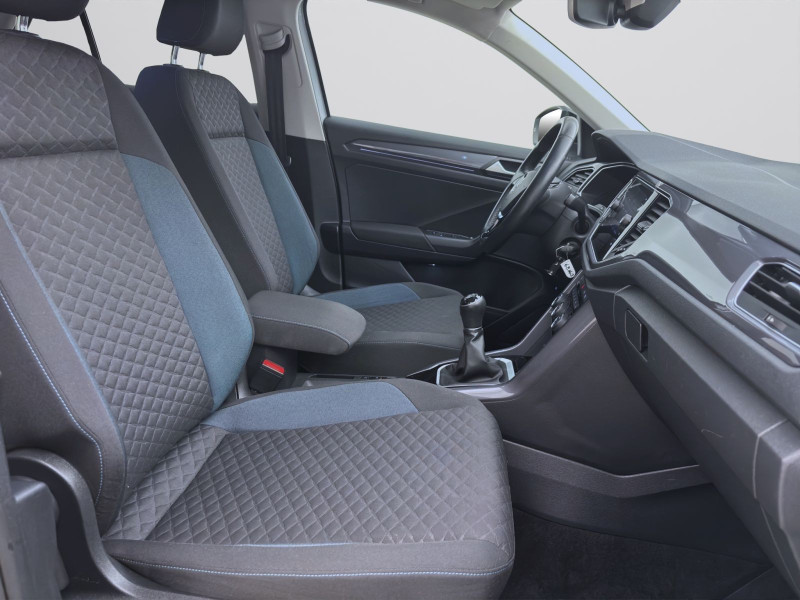 Bild 16: Volkswagen T-Roc 1.5 TSI IQ.DRIVE PDC SITZHZG KLIMA ACC
