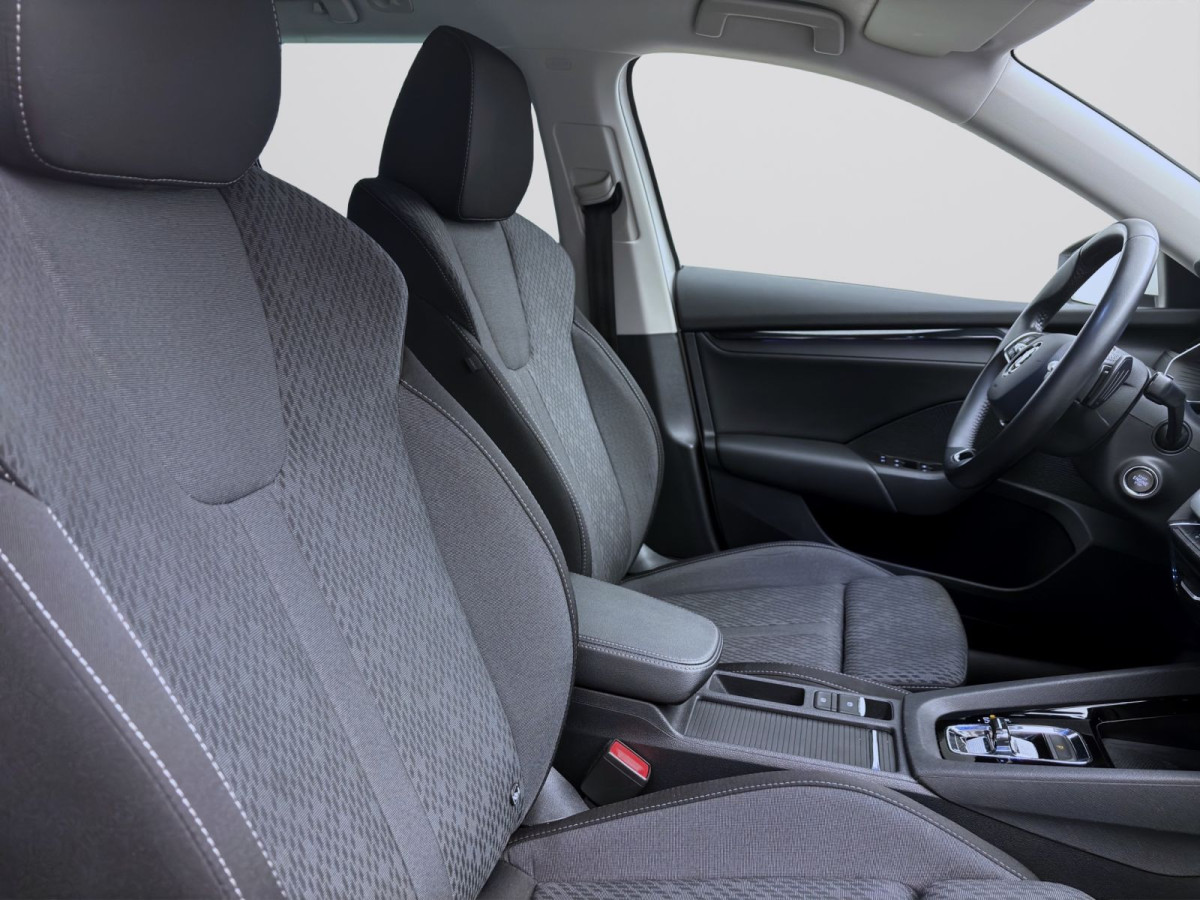 Thumb 16: Škoda Octavia Combi 2.0 TDI DSG CLEVER NAVI KAMERA MATRIX