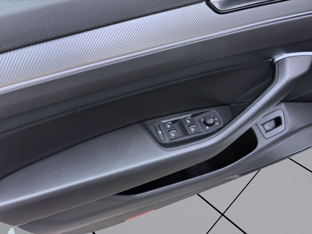 Thumb 10: Volkswagen Arteon 2.0 TDI DSG R-LINE STDHZG PANO HuD NAVI