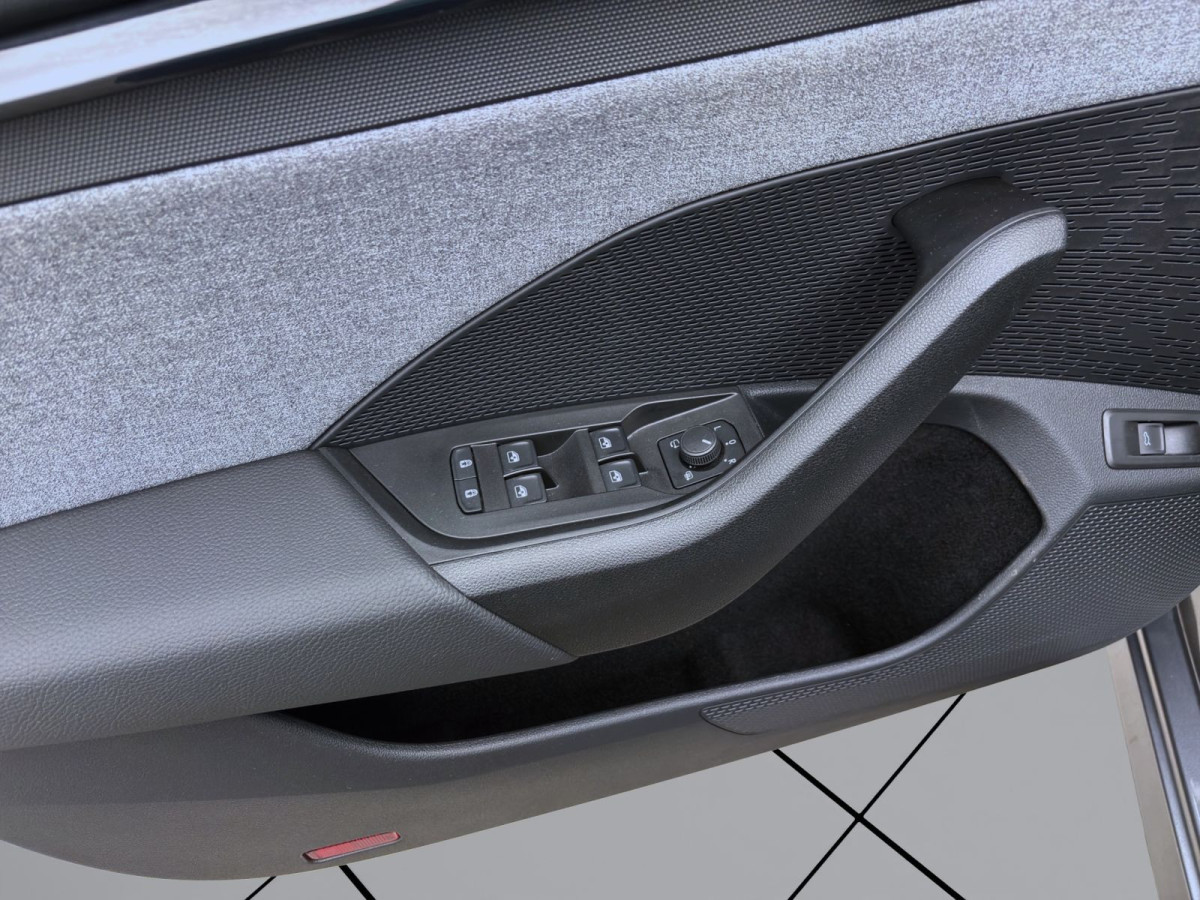 Thumb 10: Škoda Octavia Combi 2.0 TDI DSG TOUR PANO NAVI HuD SITZHZG