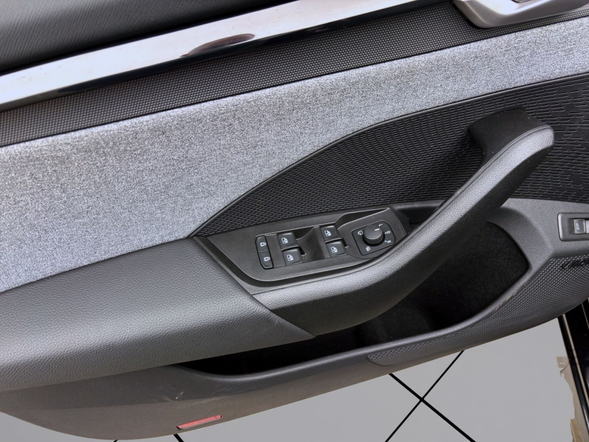 Thumb 10: Škoda Octavia Combi 2.0 TDI DSG TOUR STDHZG PANO NAVI HuD