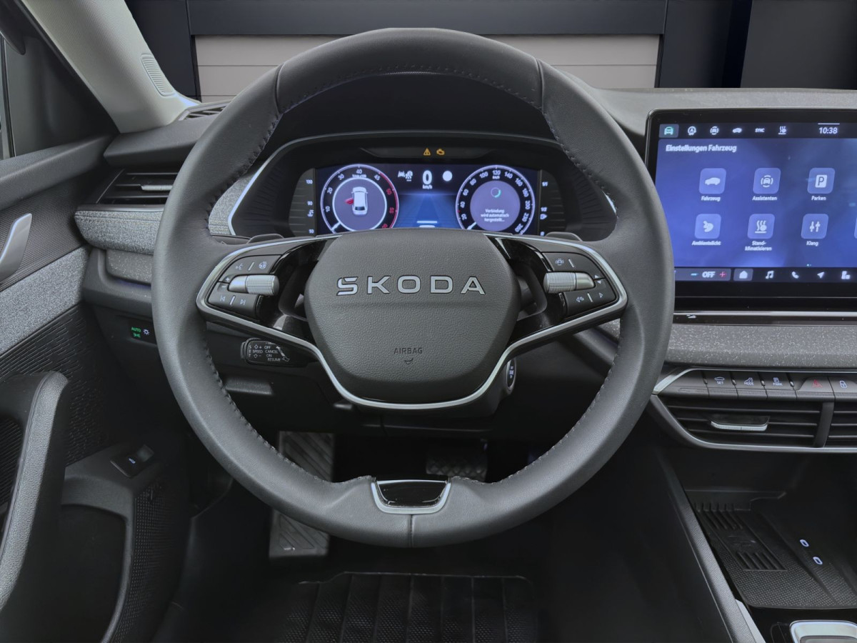 Thumb 11: Škoda Octavia Combi 2.0 TDI DSG TOUR STDHZG PANO NAVI HuD