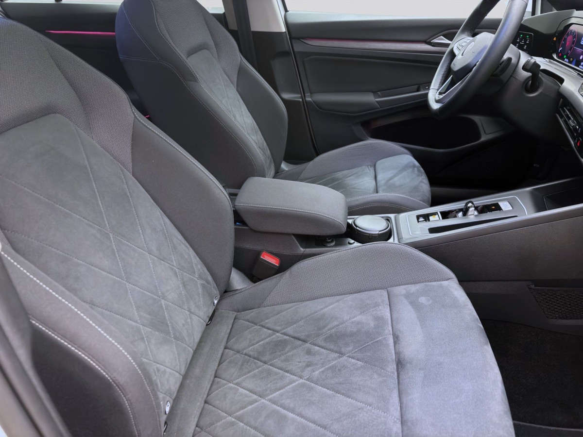 Thumb 16: Volkswagen Golf 2.0 TSI DSG STYLE STDHZG PANO AHK NAVI