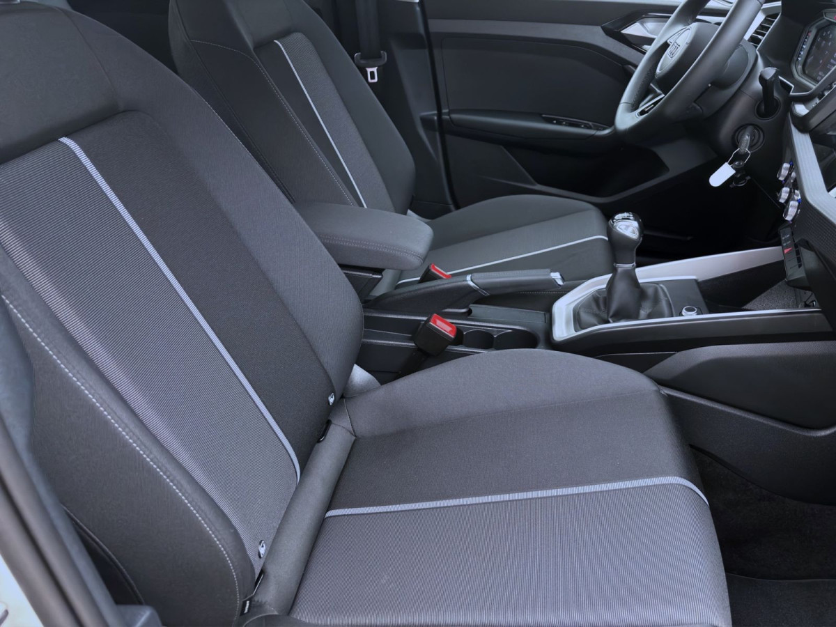 Thumb 16: Audi A1 Sportback 30 TFSI ADVANCED SITZHZG PDC GRA LM16