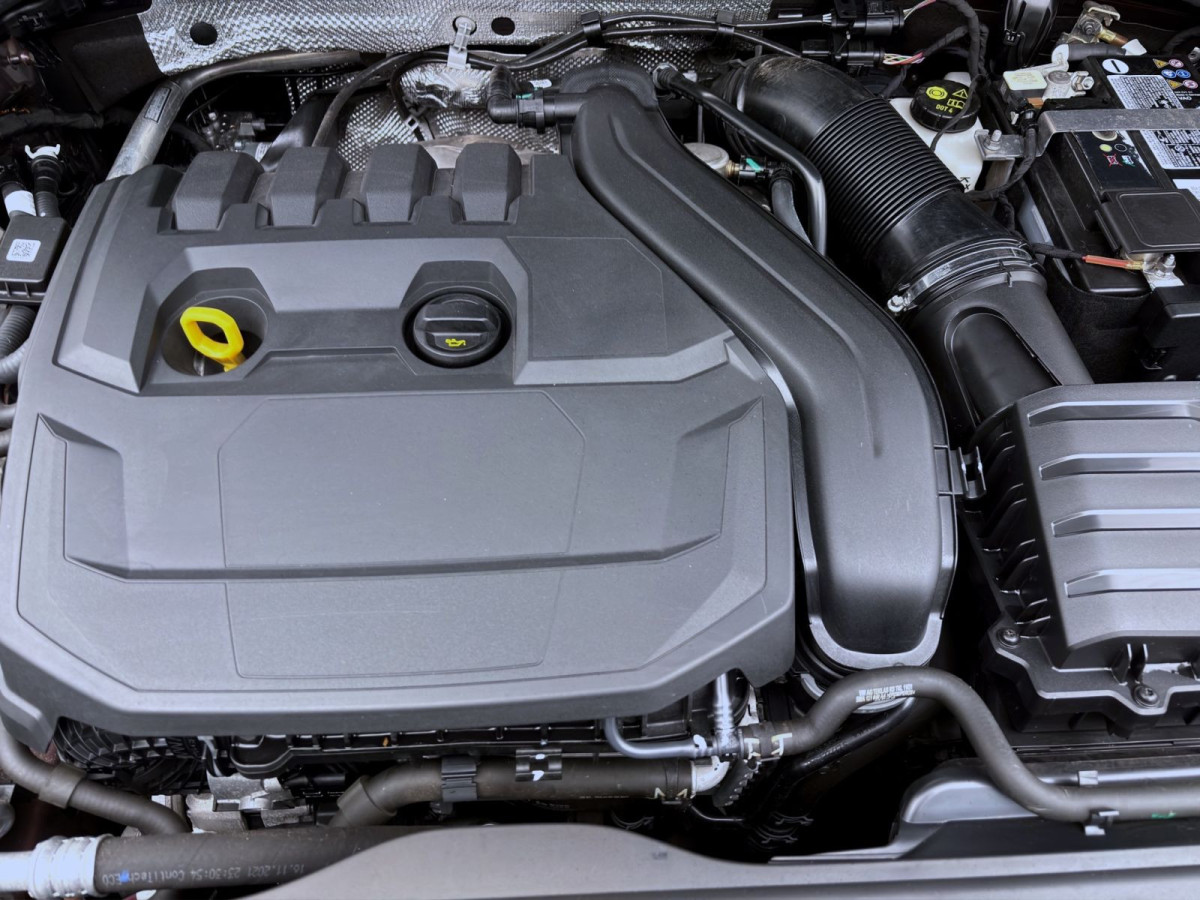 Thumb 18: Volkswagen Golf 1.5 eTSI DSG R-LINE PDC NAVI ACC SHZG LM17
