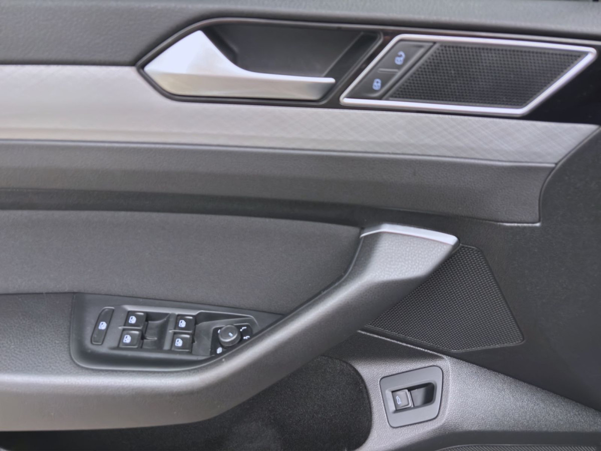 Thumb 10: Volkswagen Passat Variant 2.0 TDI DSG BUSINESS AHK NAVI ACC LED