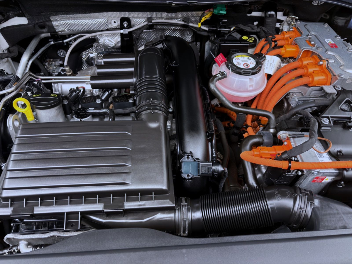 Thumb 18: Volkswagen Tiguan 1.4 TSI eHybrid DSG ELEGANCE NAVI IQ.LIGHT KAMERA SITZHZG