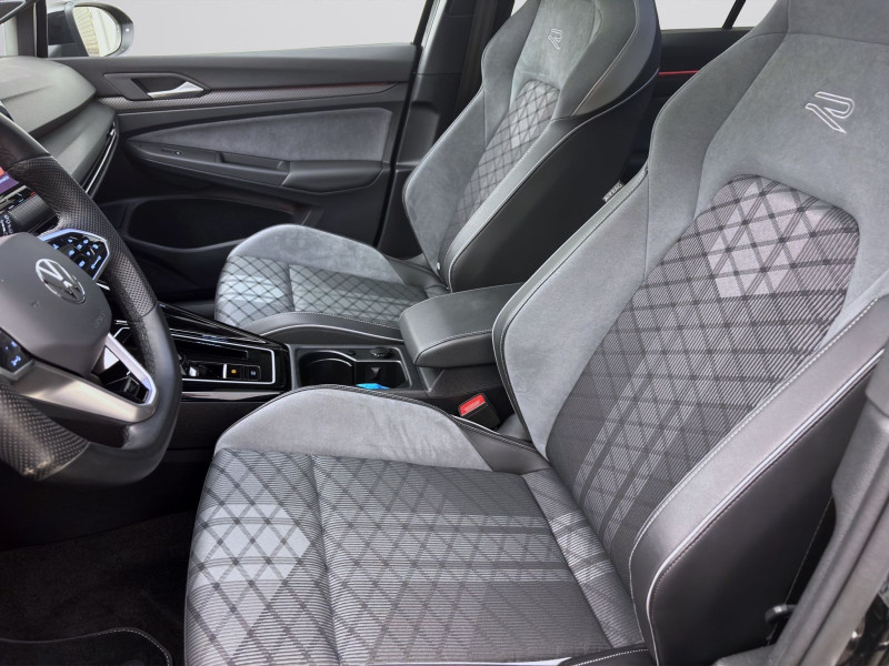 Bild 9: Volkswagen Golf 1.5 eTSI DSG R-LINE NAVI PANO KAMERA SHZG