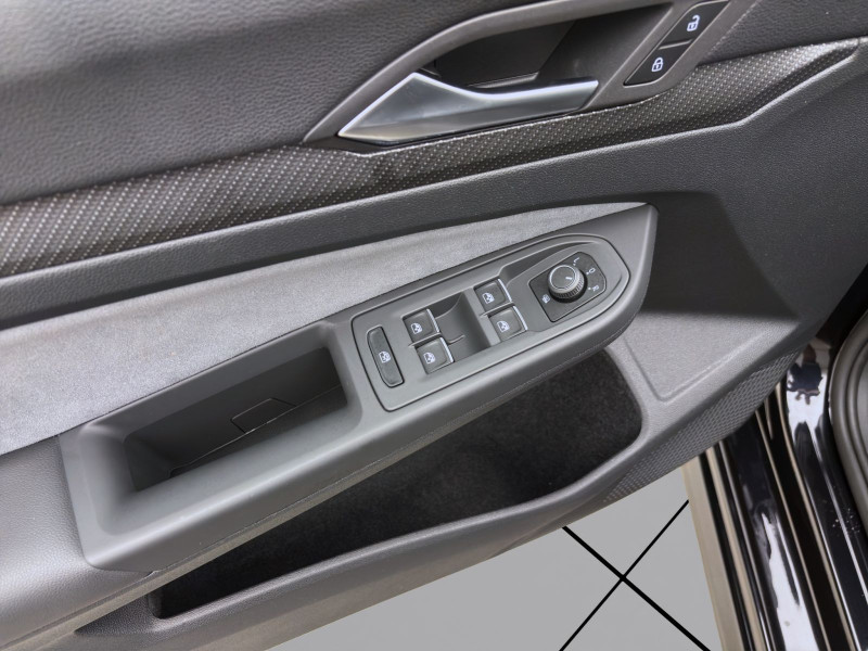 Bild 10: Volkswagen Golf 1.5 eTSI DSG R-LINE NAVI PANO KAMERA SHZG