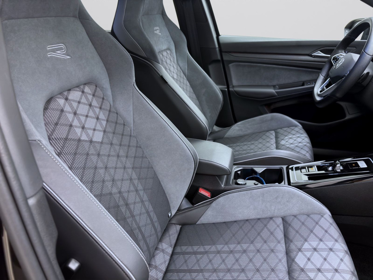 Thumb 16: Volkswagen Golf 1.5 eTSI DSG R-LINE NAVI PANO KAMERA SHZG