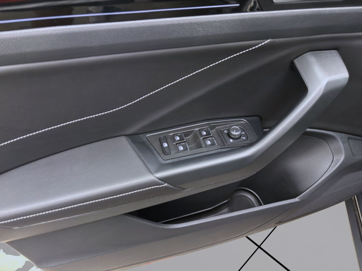 Thumb 10: Volkswagen T-Roc 1.0 TSI R-LINE PDC LED KLIMA SHZG