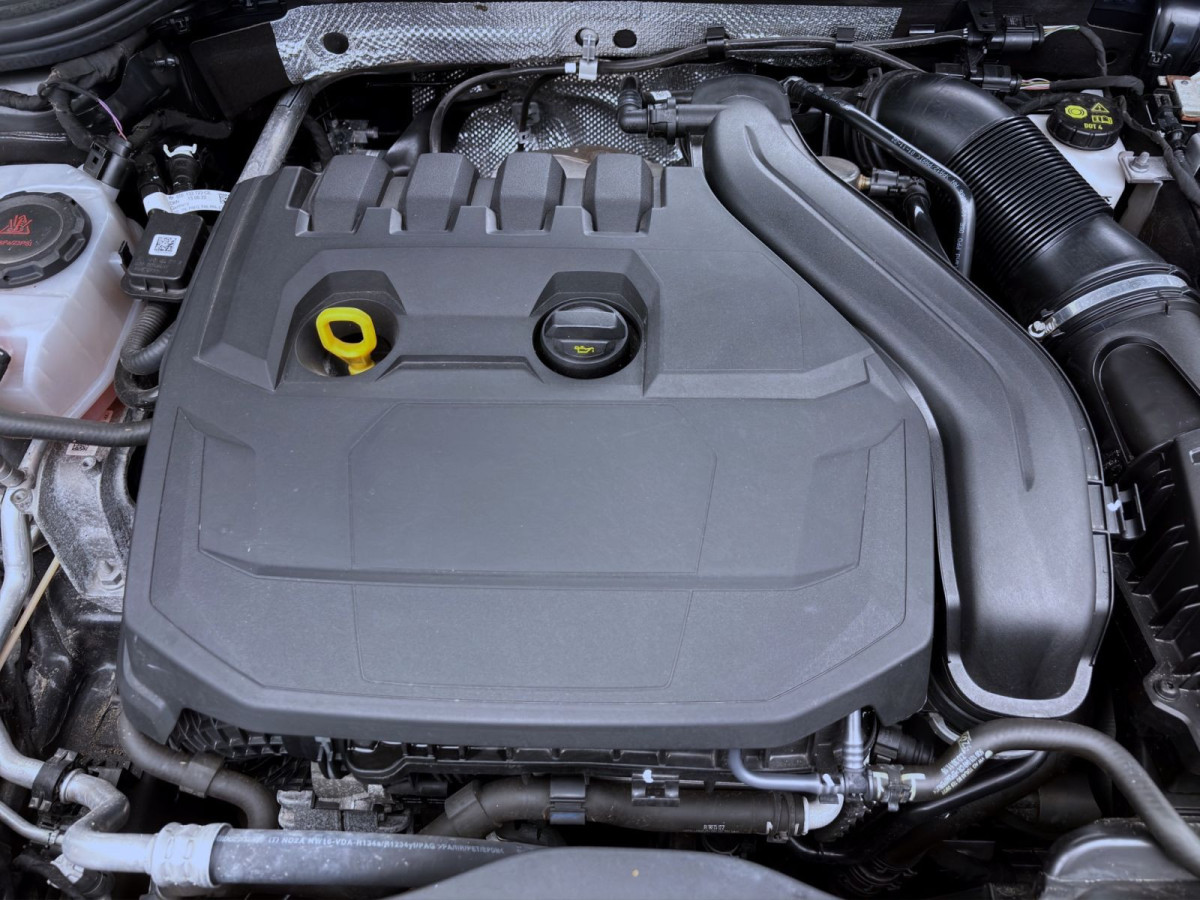 Thumb 17: Volkswagen Golf 1.5 TSI ACTIVE STDHZG NAVI HuD LED+