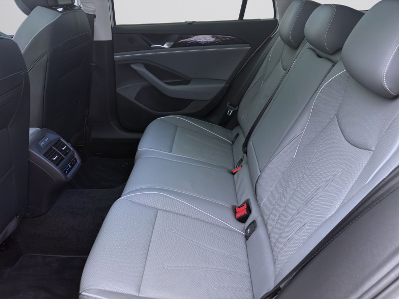 Bild 15: Volkswagen Passat Variant 2.0 TDI DSG ELEGANCE STDHZG PANO AHK NAVI
