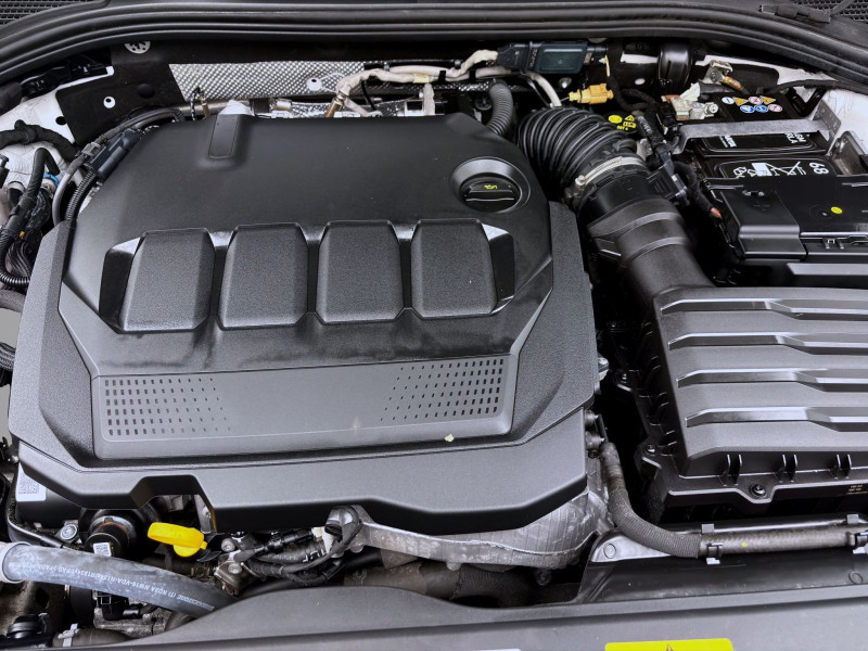 Bild 18: Volkswagen Passat Variant 2.0 TDI DSG ELEGANCE STDHZG PANO AHK NAVI