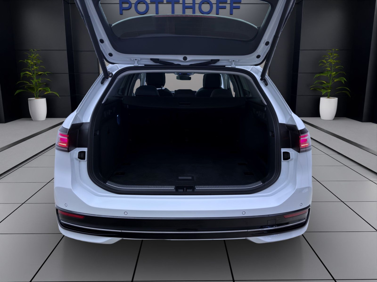 Thumb 4: Volkswagen Passat Variant 2.0 TDI DSG ELEGANCE STDHZG PANO AHK NAVI