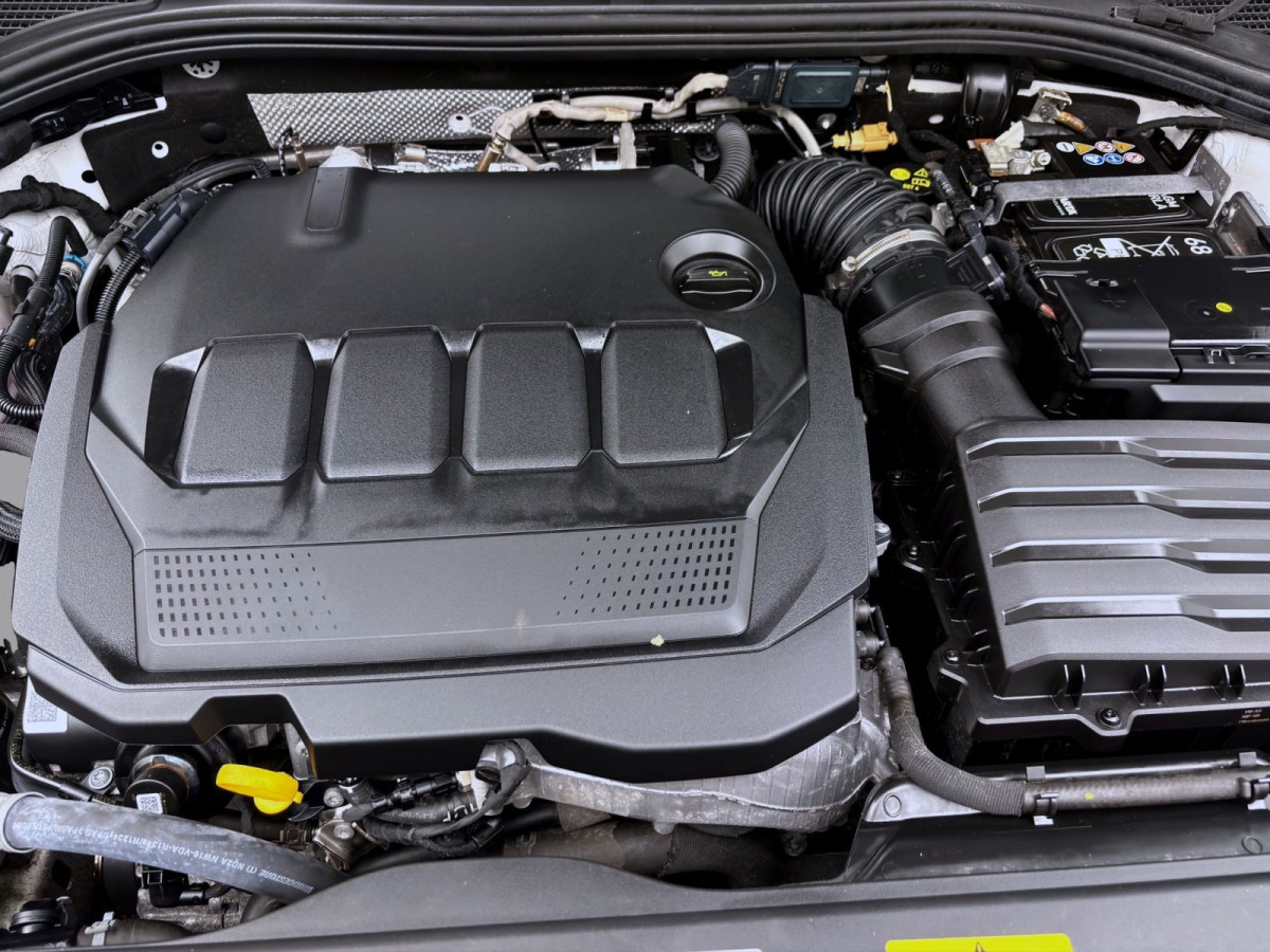 Thumb 18: Volkswagen Passat Variant 2.0 TDI DSG ELEGANCE STDHZG PANO AHK NAVI
