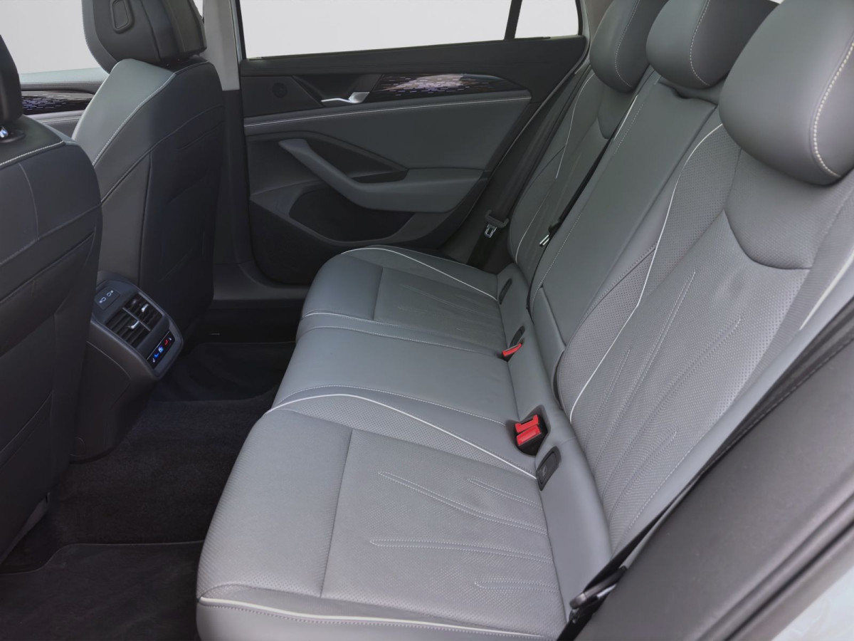 Thumb 15: Volkswagen Passat Variant 2.0 TDI DSG ELEGANCE STDHZG AHK PANO KLIMA