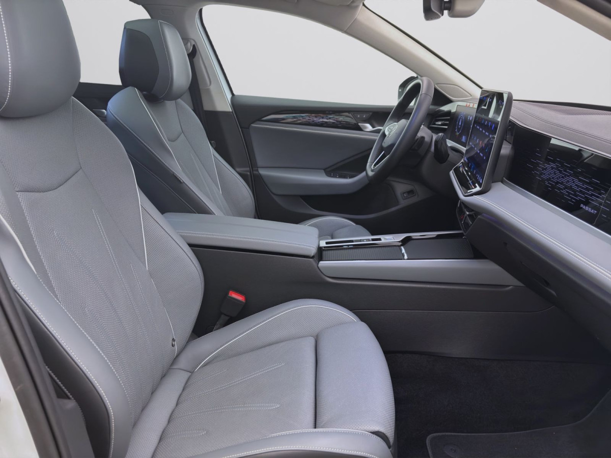Thumb 16: Volkswagen Passat Variant 2.0 TDI DSG ELEGANCE STDHZG AHK PANO KLIMA