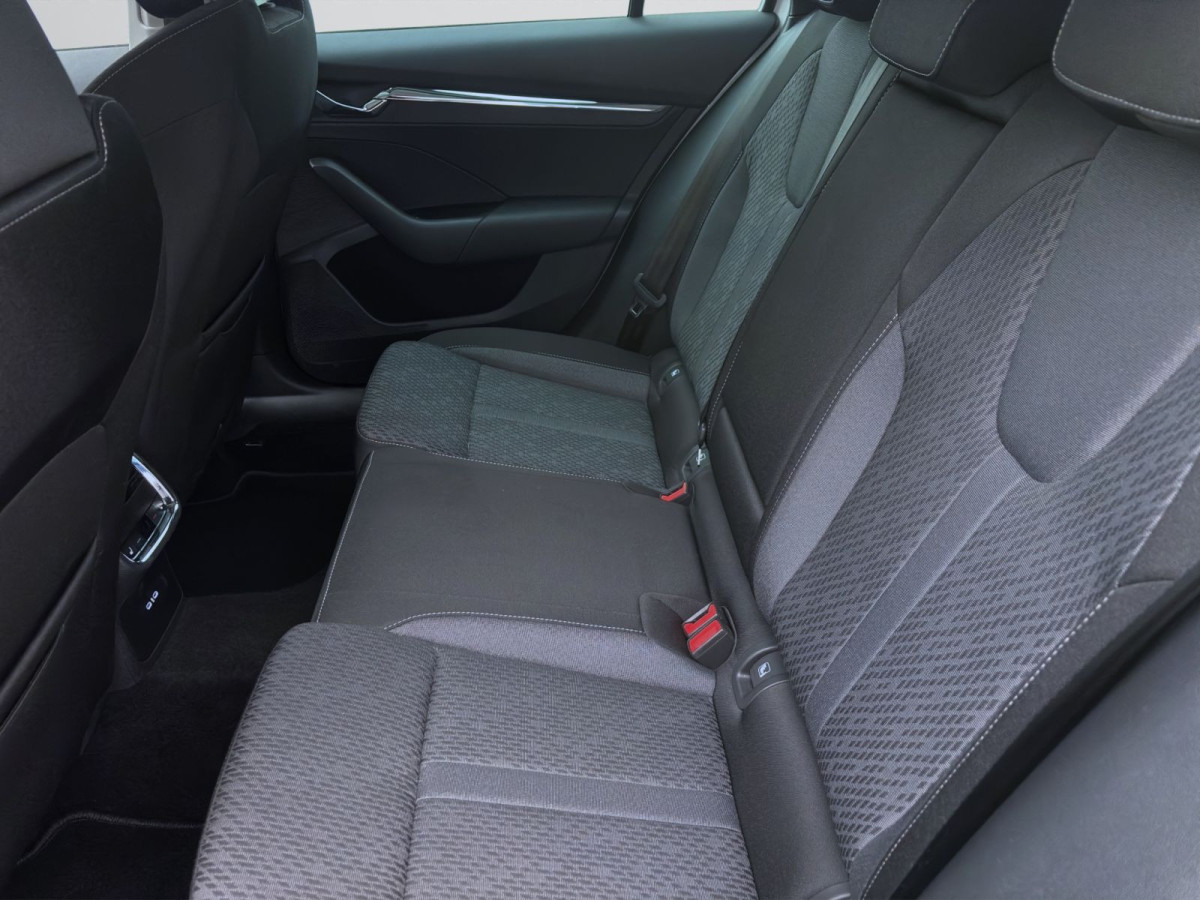 Thumb 15: Škoda Octavia Combi 2.0 TDI DSG SELECTION PLUS NAVI AHK KLIMA SHZG