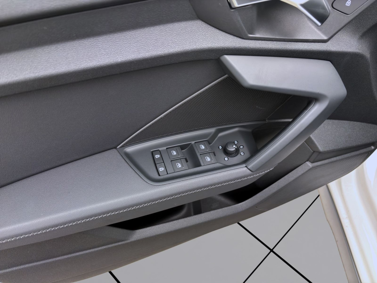 Thumb 10: Audi A3 Limousine 30 TDI S LINE STDHZG PANO NAVI HuD