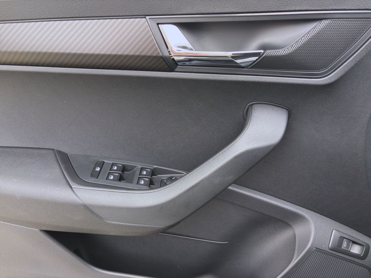 Thumb 10: Škoda KAROQ SPORTLINE AHK PANO STANDH NAV KAM pACC DCC