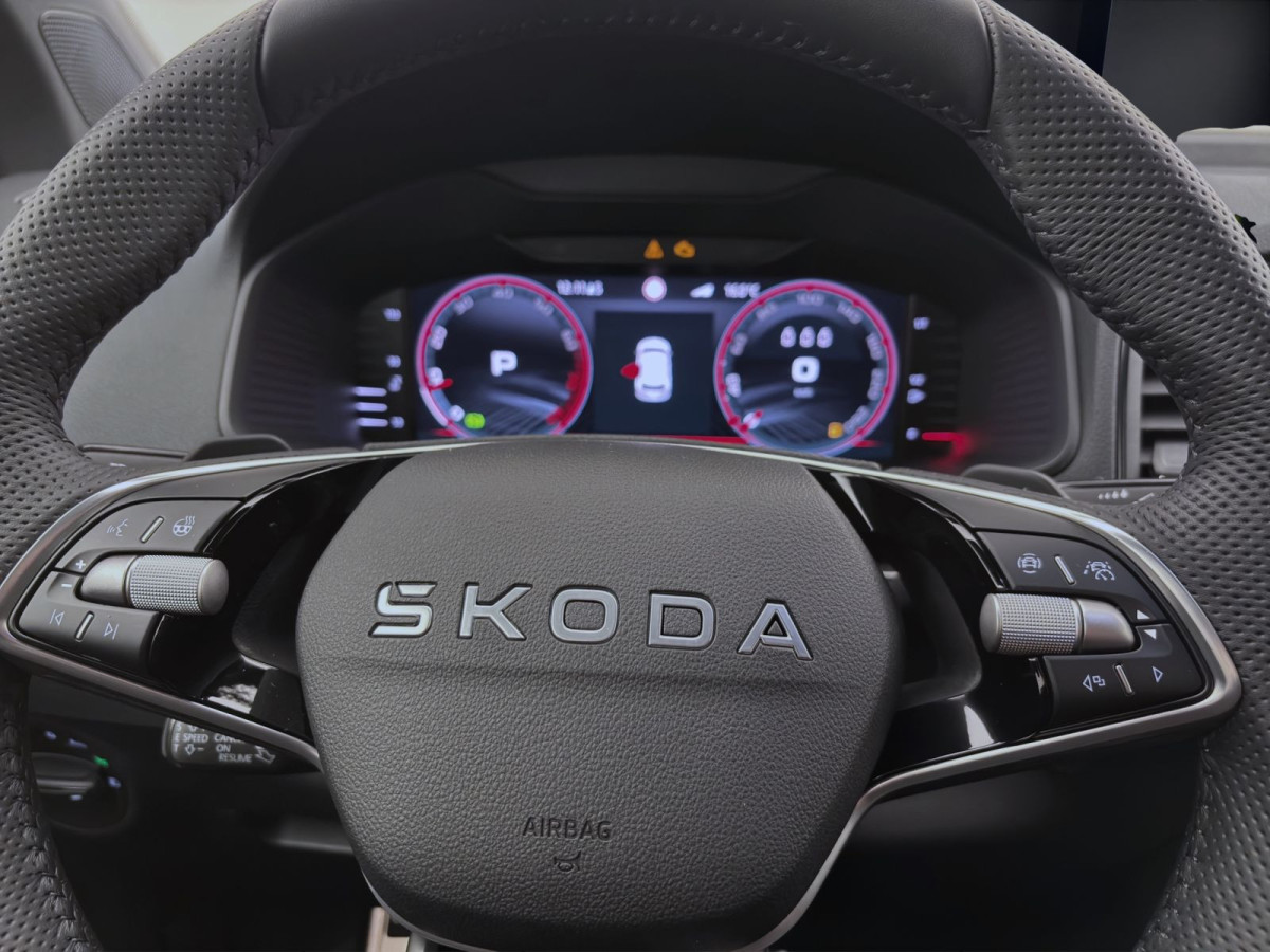Thumb 12: Škoda KAROQ SPORTLINE 4X4 DSG AHK NAV KAM pACC 19" DCC SMARTL