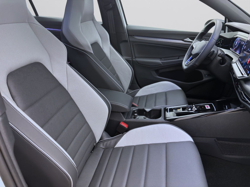 Bild 16: Volkswagen Golf 1.5 TSI e Hybrid DSG GTE PANO AHK NAVI LEDER