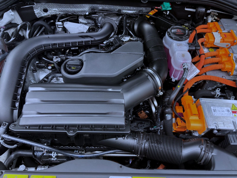Bild 18: Volkswagen Golf 1.5 TSI e Hybrid DSG GTE PANO AHK NAVI LEDER