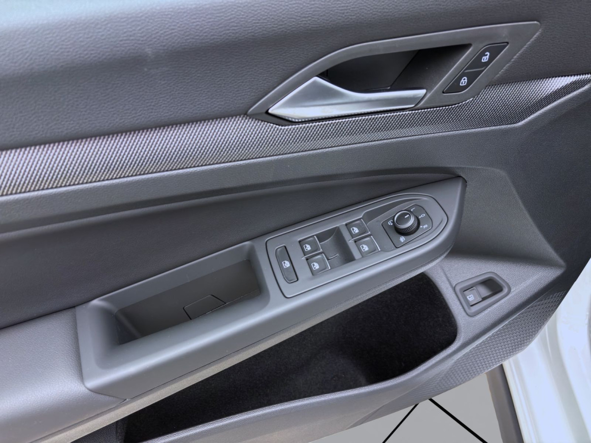 Thumb 10: Volkswagen Golf 1.5 TSI e Hybrid DSG GTE PANO AHK NAVI LEDER