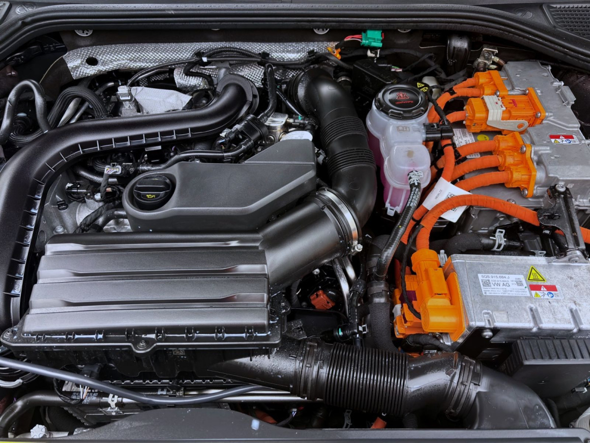 Thumb 18: Volkswagen Golf 1.5 TSI eHybrid DSG GTE AHK NAVI KAMERA IQ.LIGHT
