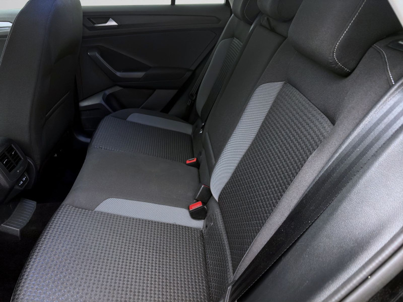 Bild 15: Volkswagen T-Roc 2.0 TDI DSG ACTIVE NAVI PDC SITZHZG DAB+