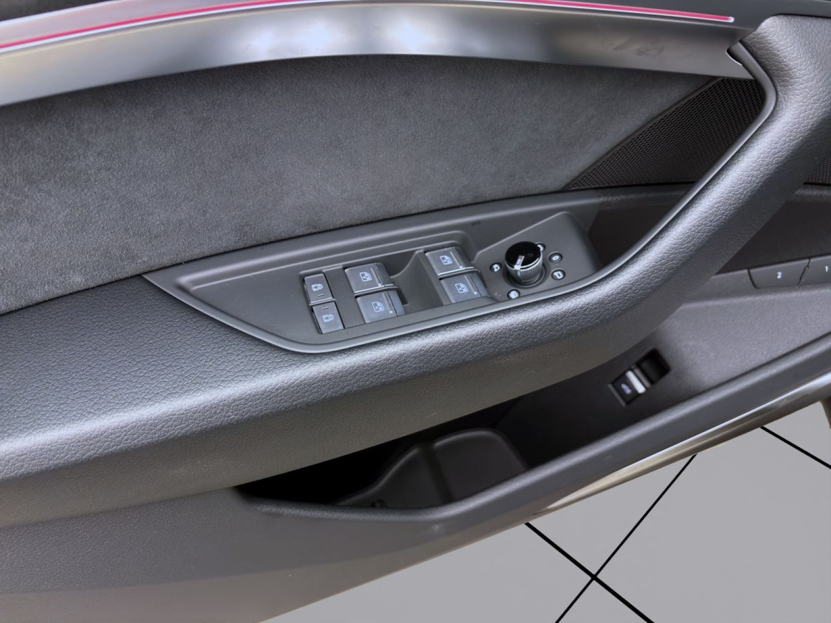 Thumb 9: Audi Q8 55 e-tron Q S LINE PANO AHK MATRIX NAVI B&O