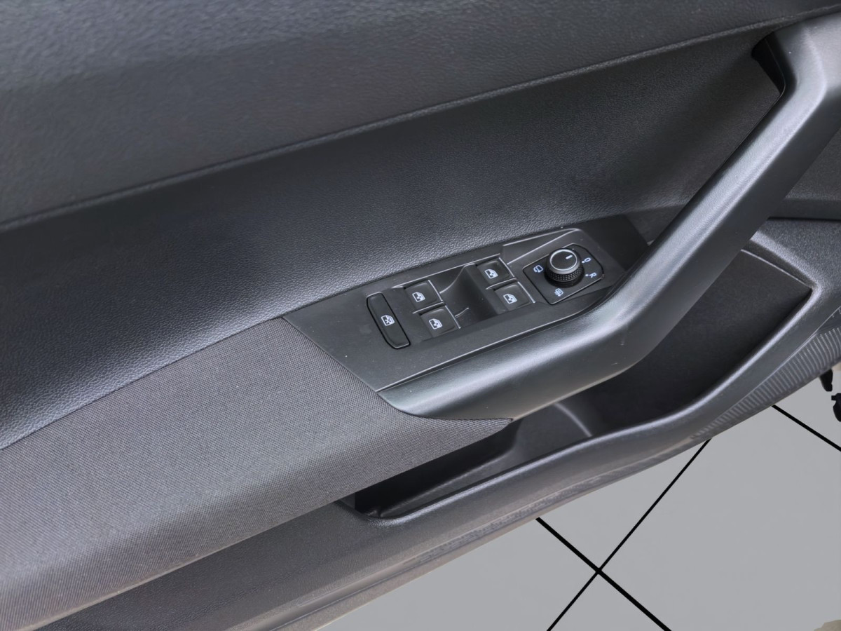Thumb 10: Volkswagen Taigo 1.0 TSI R-LINE IQ.LIGHT KAMERA KLIMA SITZHZG