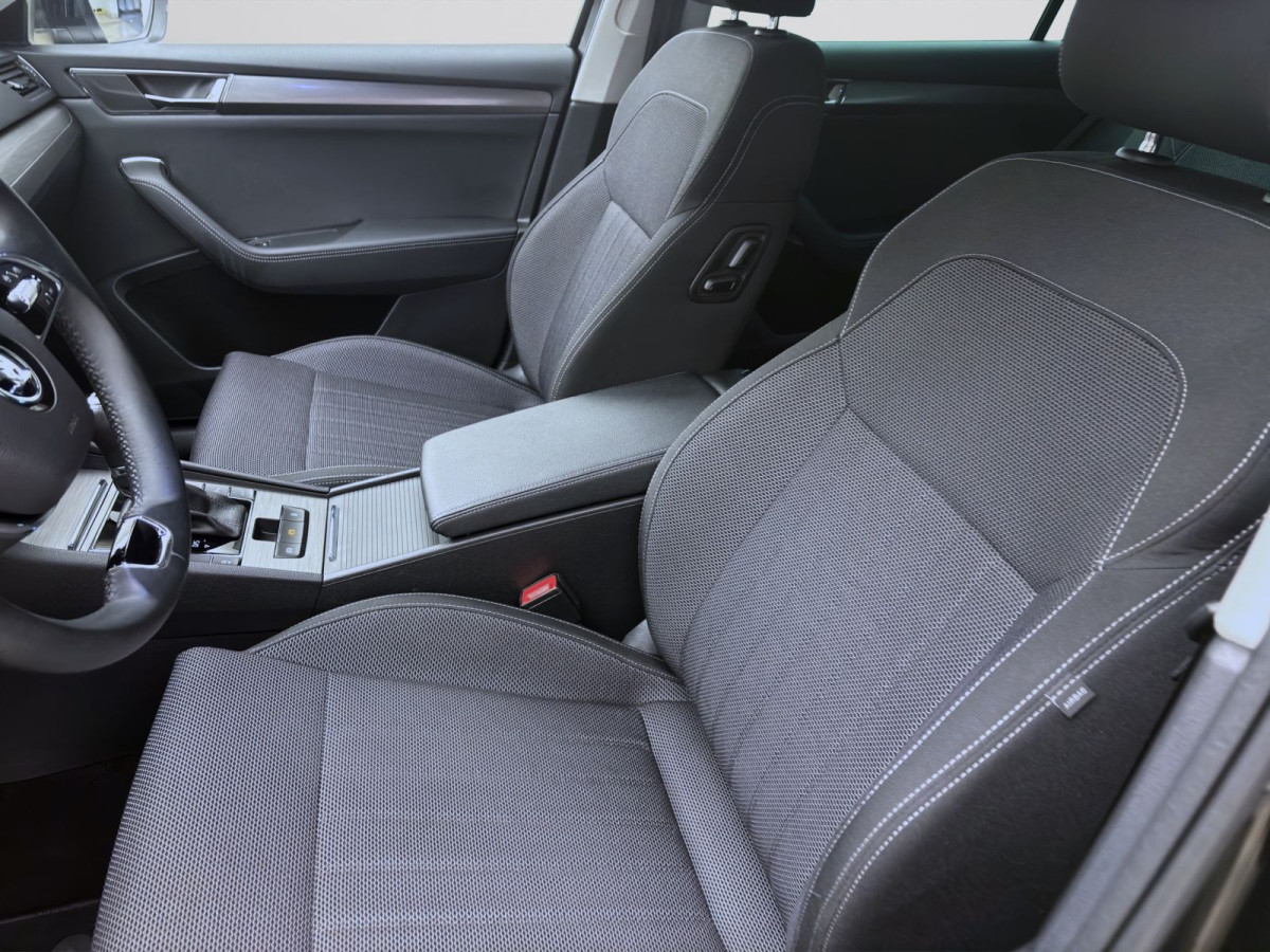 Thumb 9: Škoda Superb Combi 2.0 TDI DSG STYLE NAVI KAMERA PDC SITZHZG