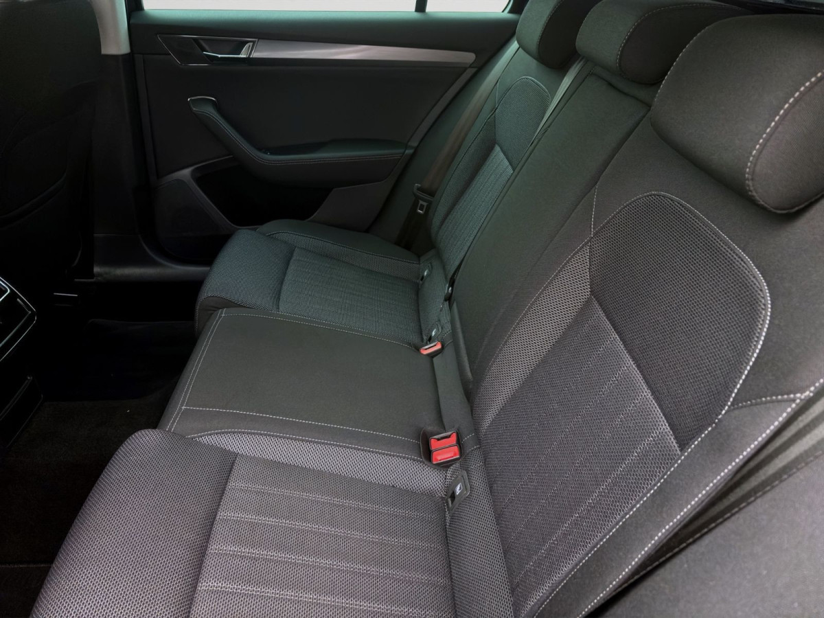 Thumb 15: Škoda Superb Combi 2.0 TDI DSG STYLE NAVI KAMERA PDC SITZHZG