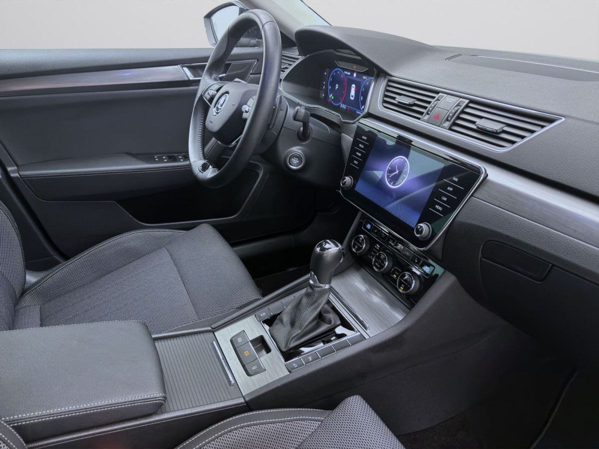 Thumb 17: Škoda Superb Combi 2.0 TDI DSG STYLE NAVI KAMERA PDC SITZHZG