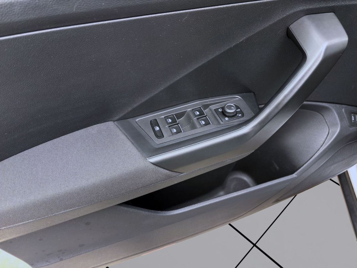 Thumb 10: Volkswagen T-Roc 1.6 TDI IQ.DRIVE NAVI LED PDC SITZHZG
