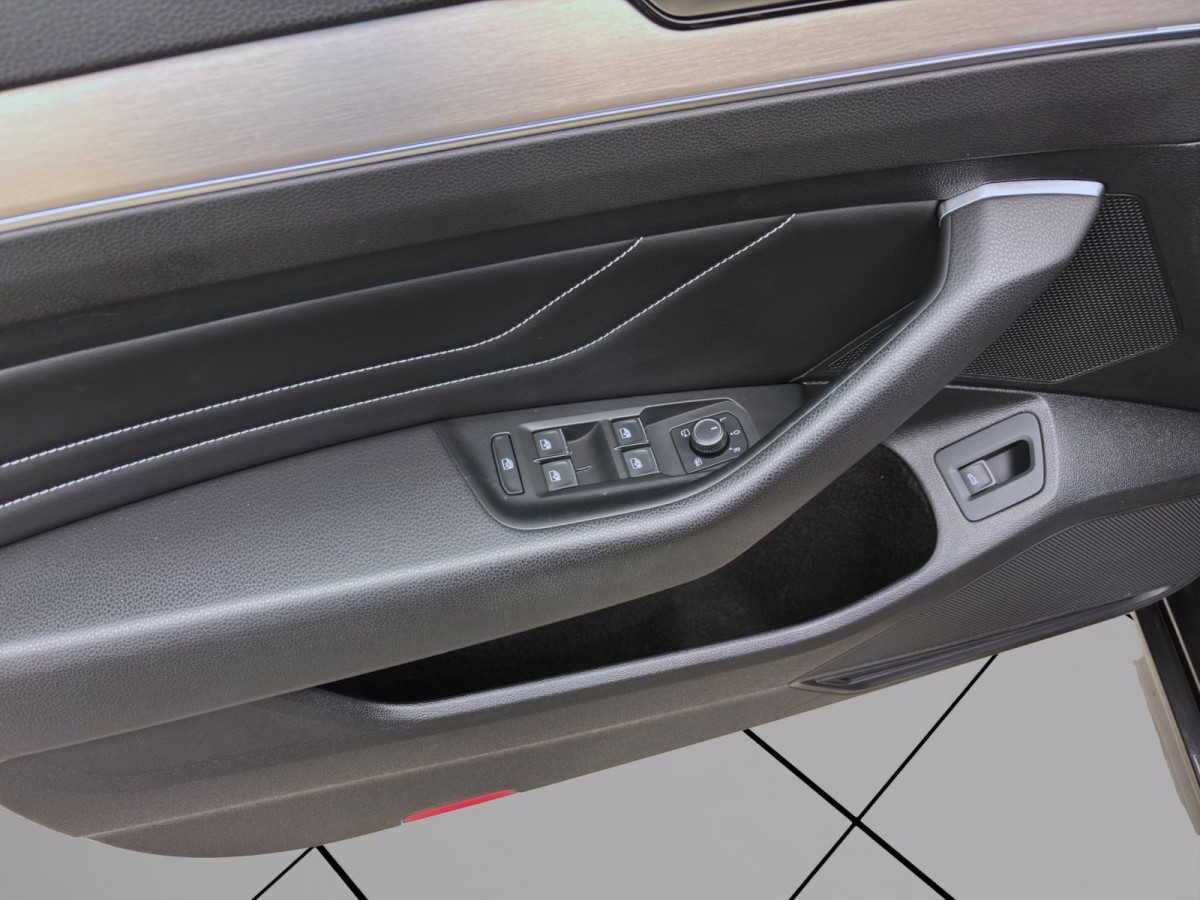 Thumb 10: Volkswagen Passat Variant 1.5 TSI DSG ELEGANCE AHK IQ.LIGHT NAVI SITZHZG