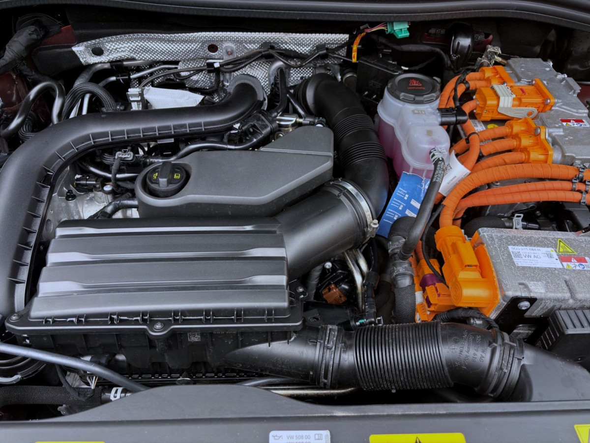 Thumb 18: Volkswagen Tiguan 1.5 TSI eHybrid R-LINE PANO AHK LEDER NAVI
