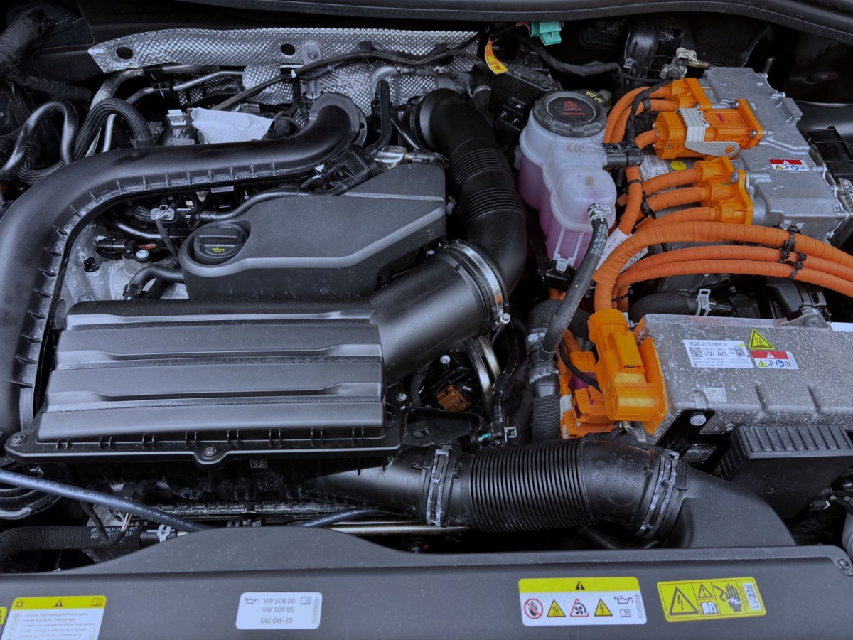 Thumb 18: Volkswagen Tiguan 1.5 TSI eHybrid ELEGANCE NAVI PANO AHK SHZG