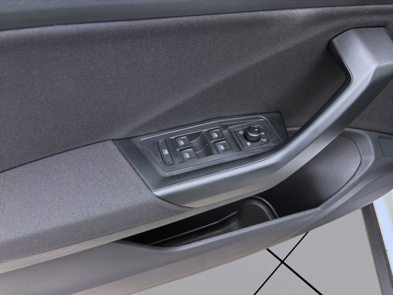 Bild 10: Volkswagen T-Roc 1.0 TSI LIFE NAVI KLIMA PDC SHZG