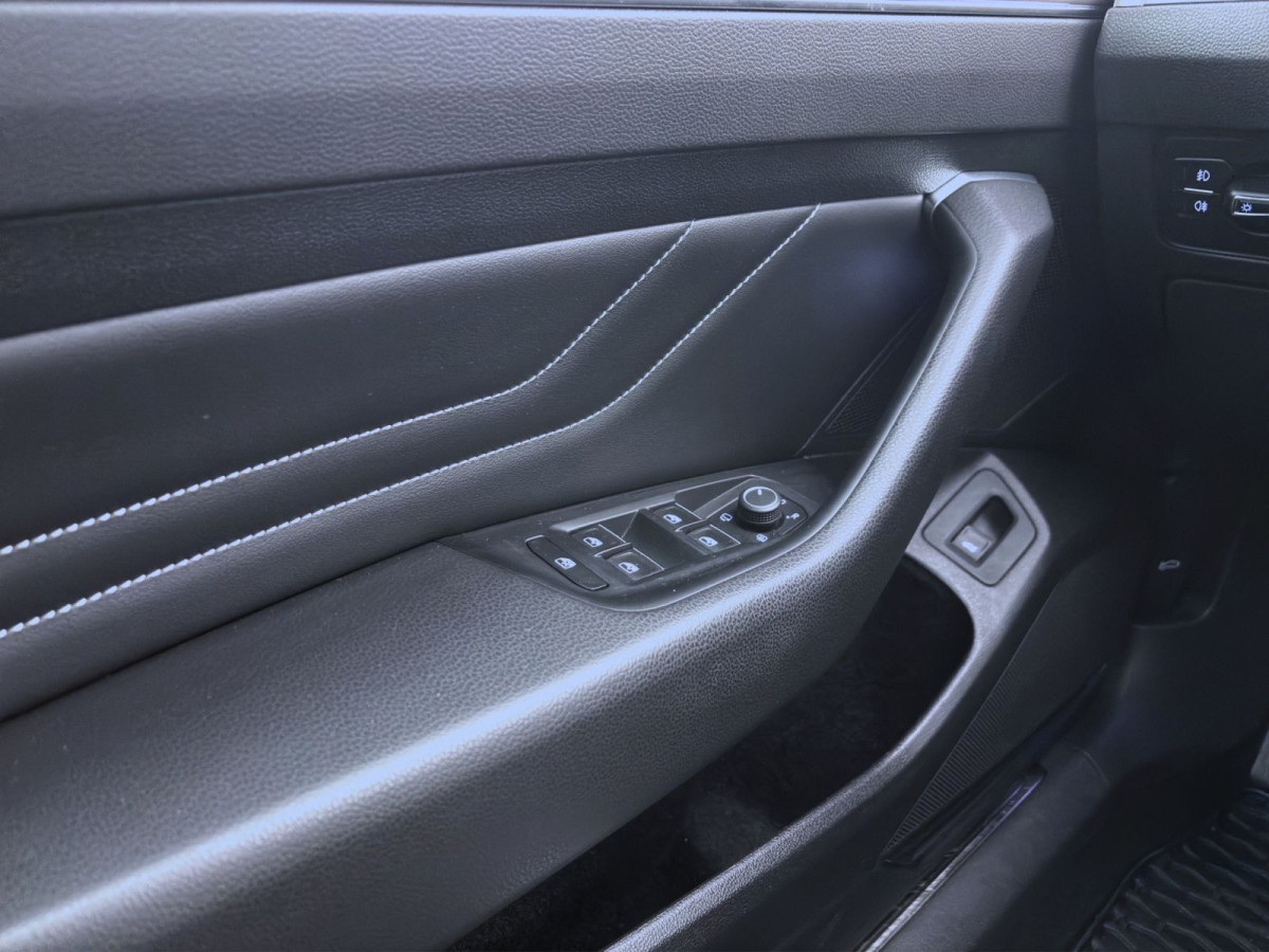 Thumb 10: Volkswagen Passat Variant 2.0 TSI DSG ELEGANCE STDHZG PANO NAVI IQ.LIGHT