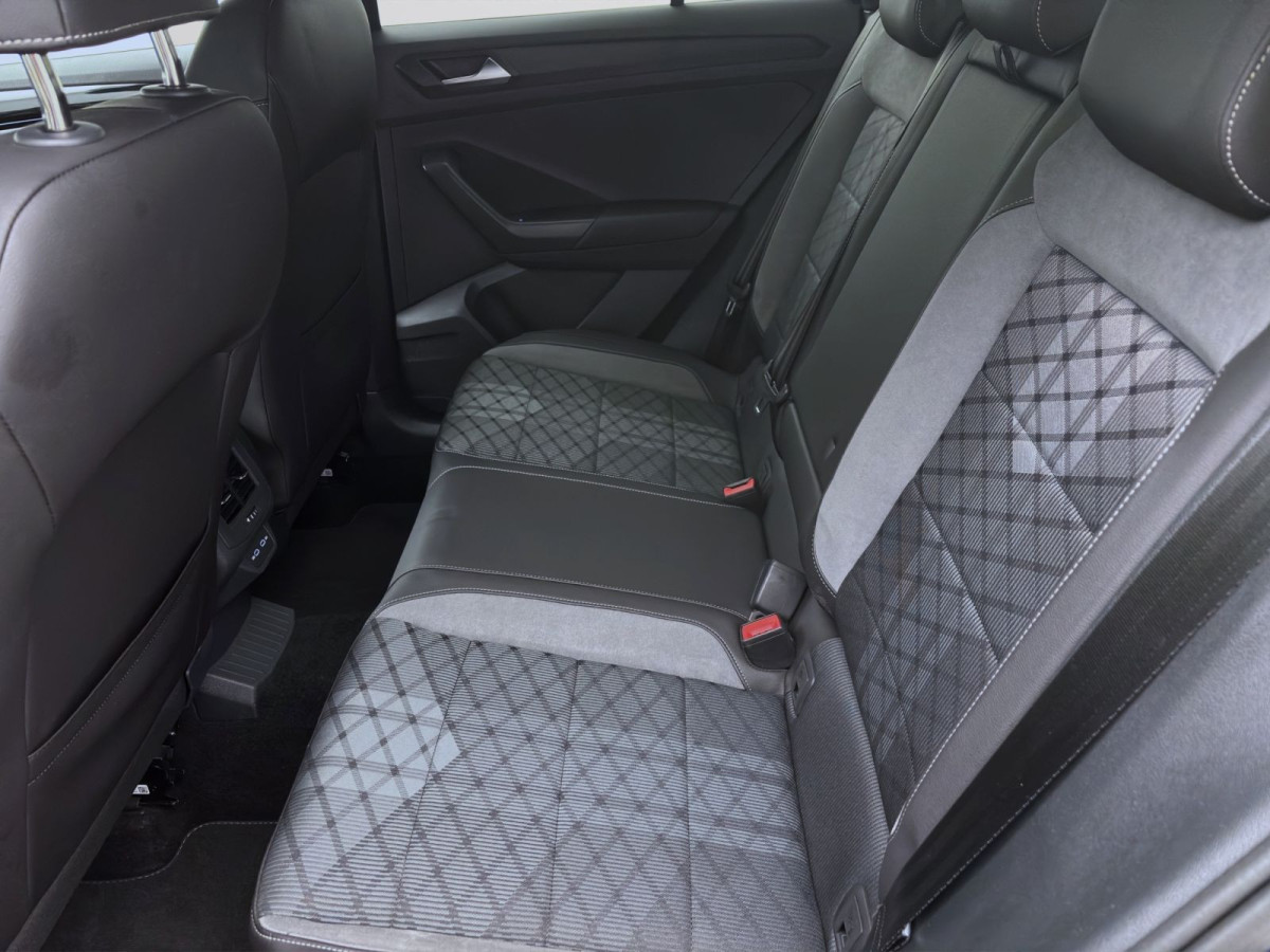 Thumb 15: Volkswagen T-Roc 2.0 TSI DSG 4M R-LINE STDHZG AHK NAVI IQ.LIGHT