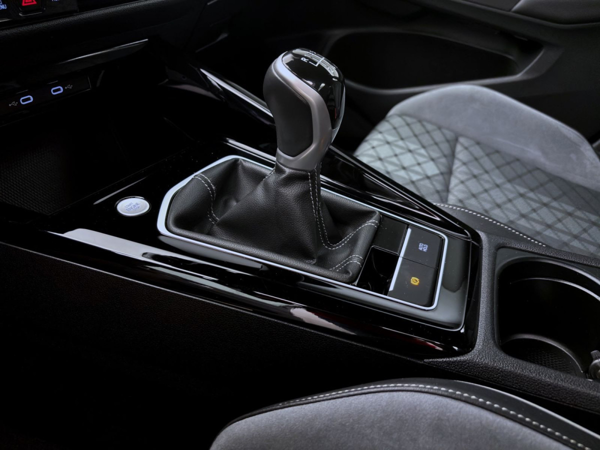 Thumb 14: Volkswagen Golf 1.5 TSI R-LINE PDC LED KLIMA DAB+